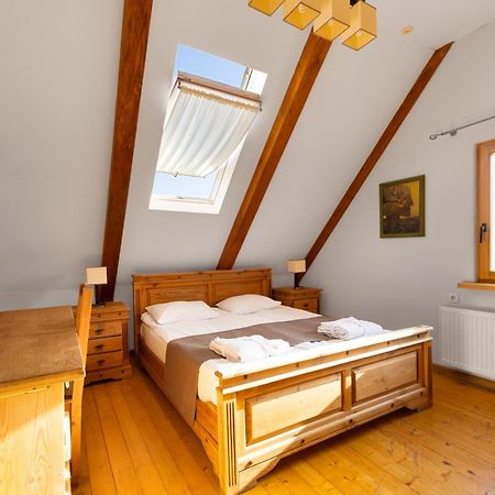 Korunka Hotell Tatariv Exteriör bild