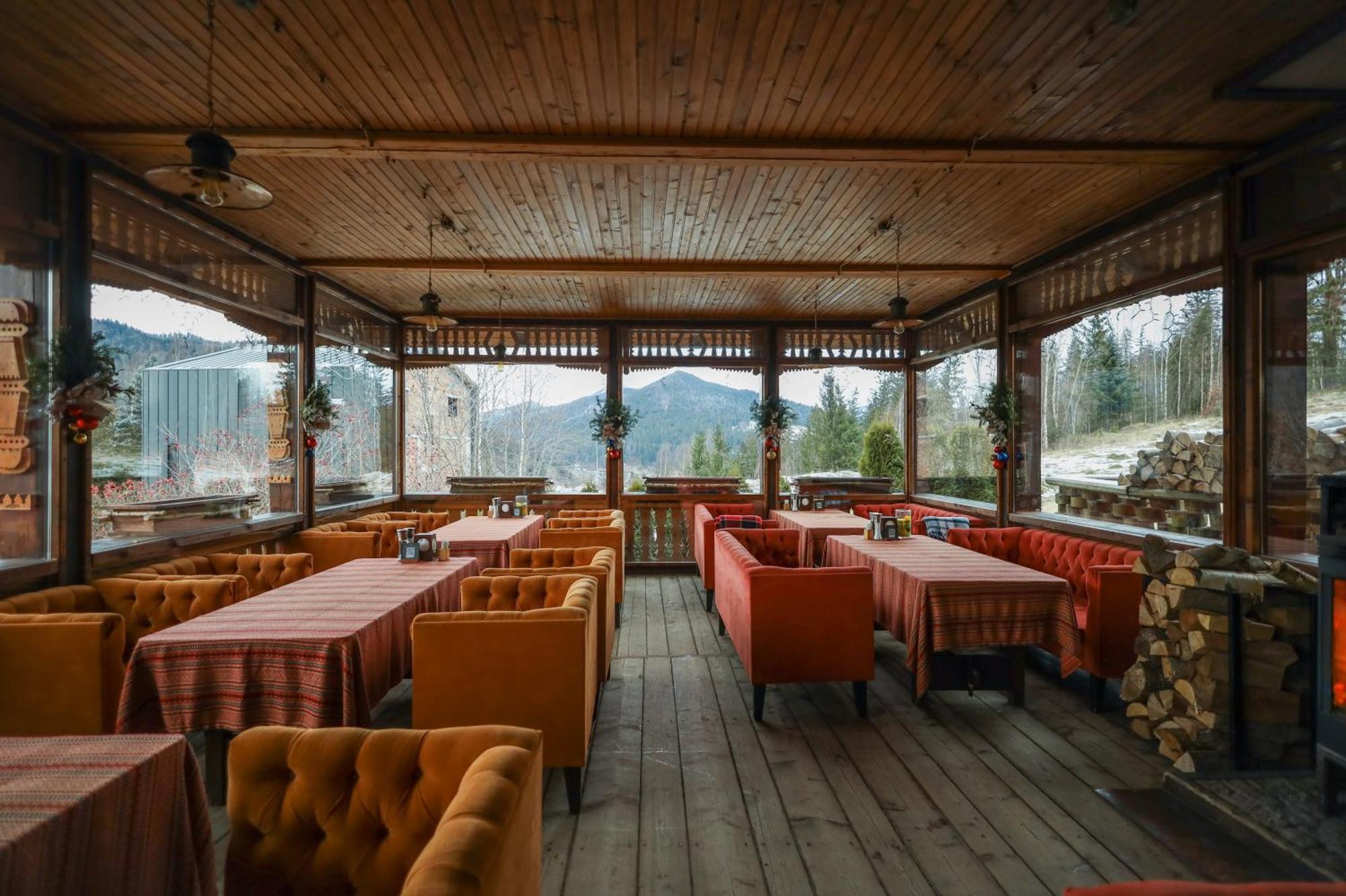 Korunka Hotell Tatariv Exteriör bild