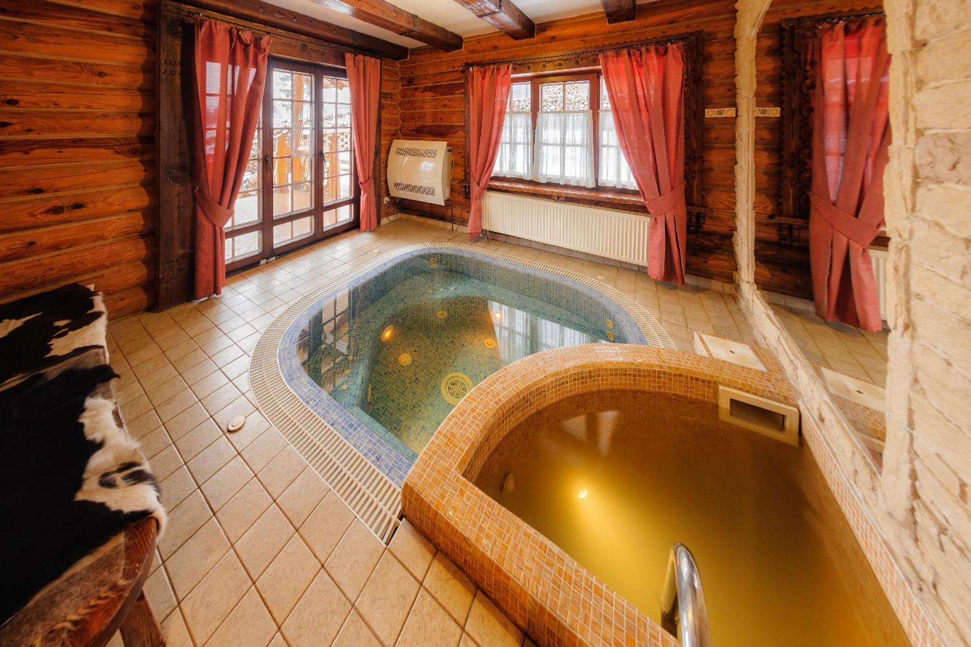 Korunka Hotell Tatariv Exteriör bild