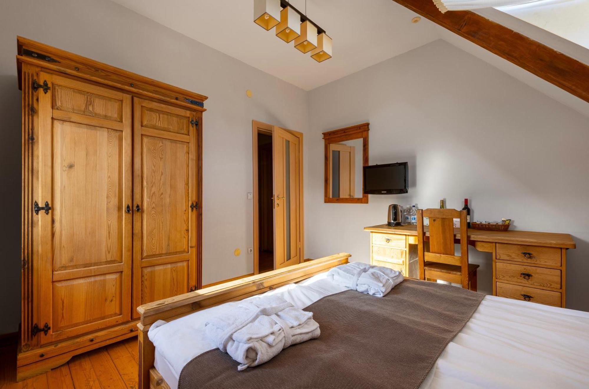 Korunka Hotell Tatariv Exteriör bild