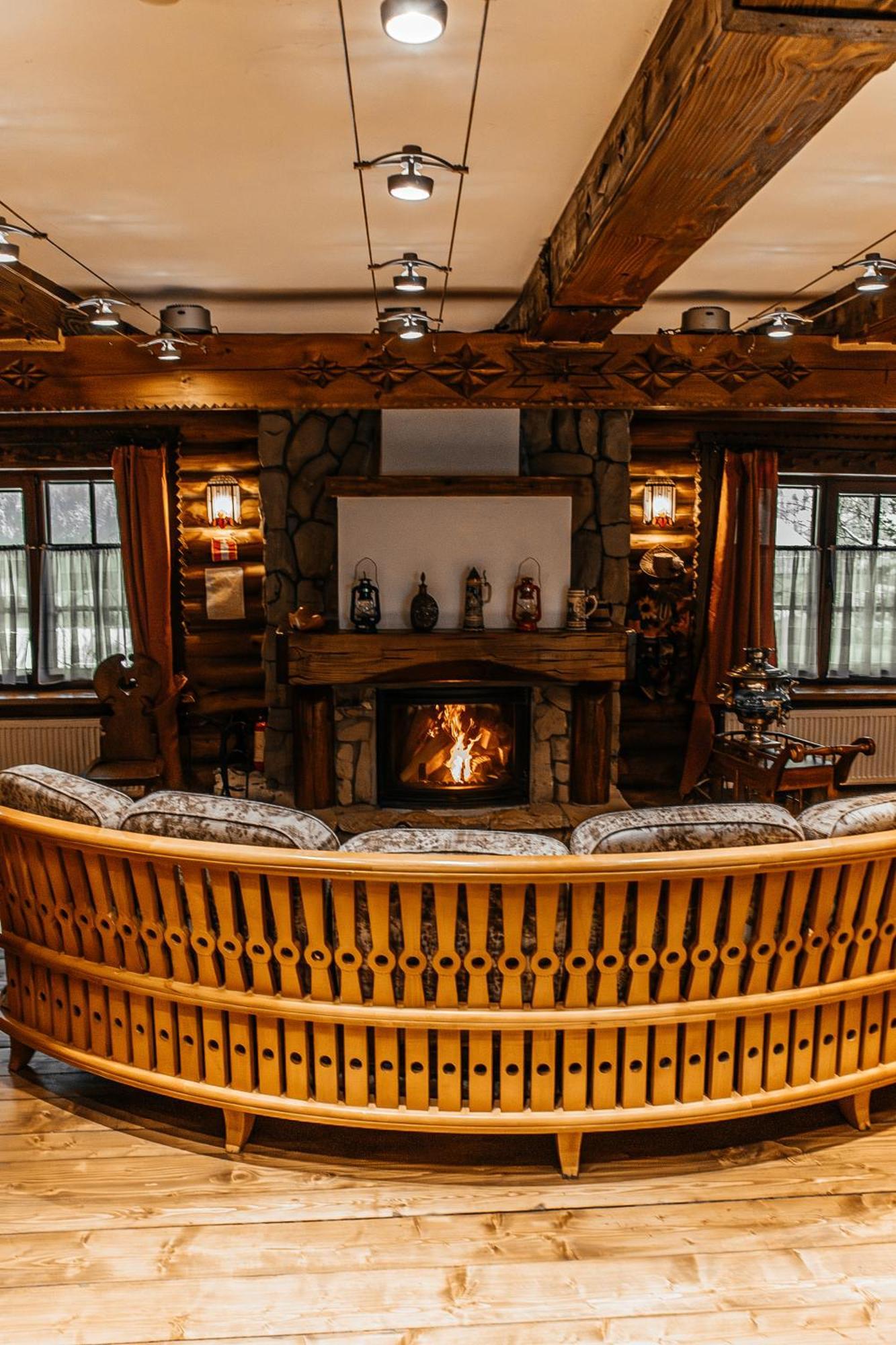 Korunka Hotell Tatariv Exteriör bild