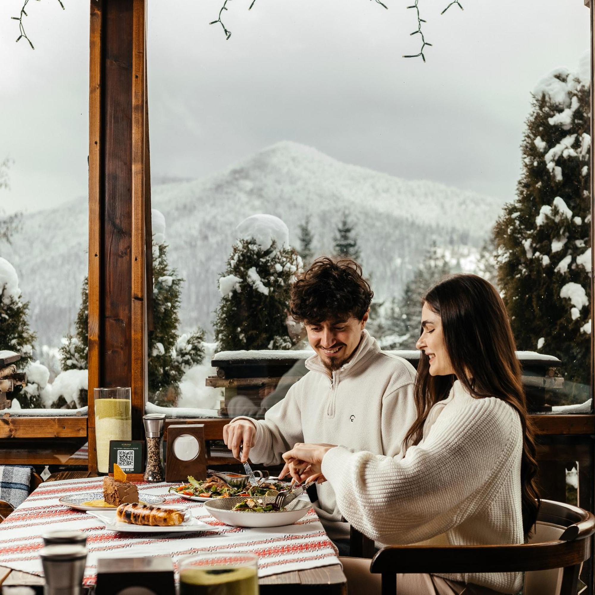 Korunka Hotell Tatariv Exteriör bild