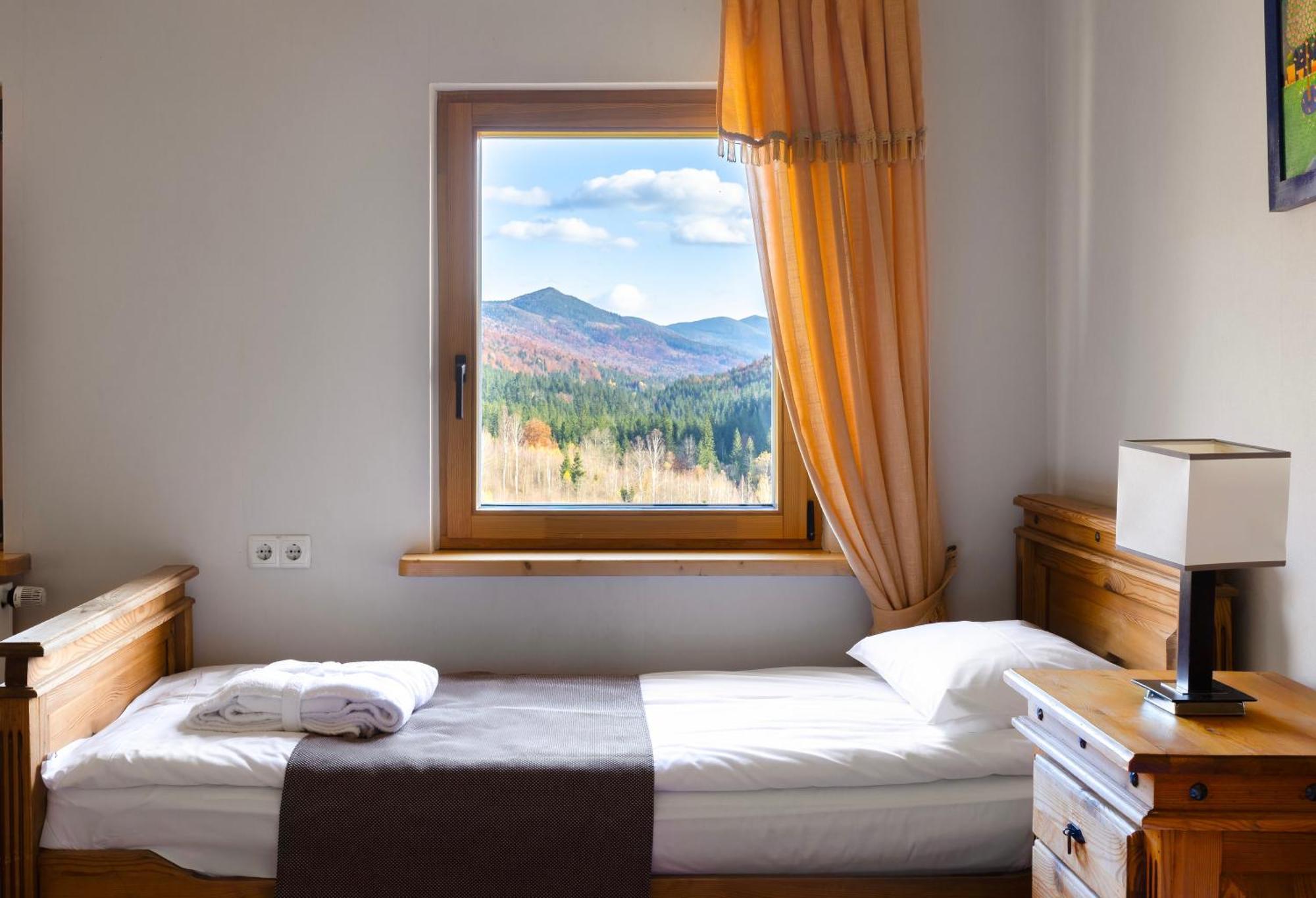 Korunka Hotell Tatariv Exteriör bild