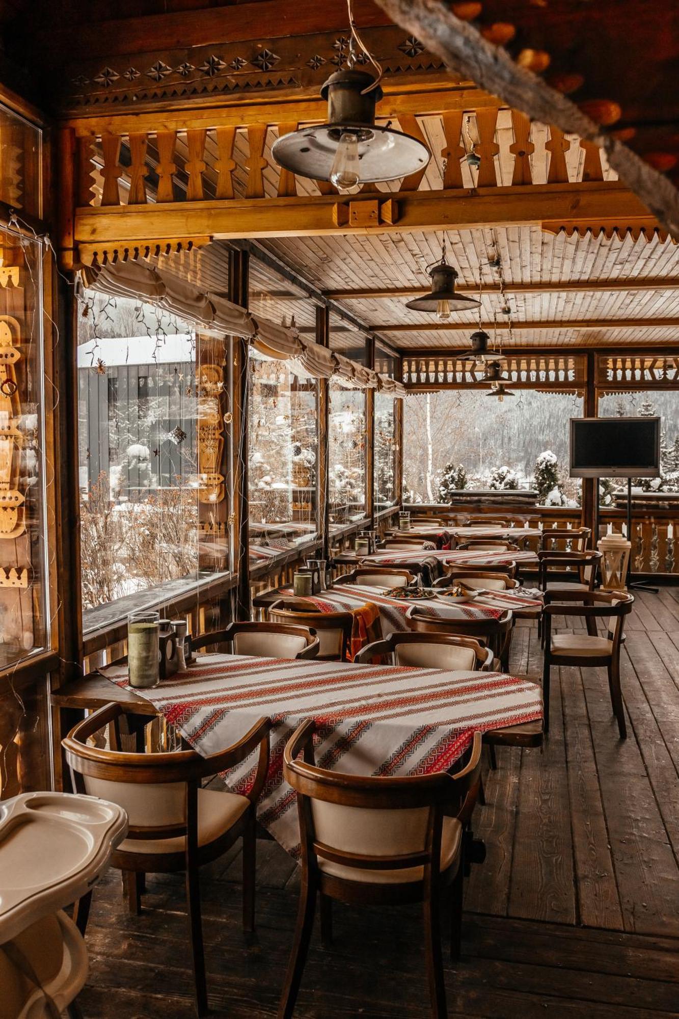 Korunka Hotell Tatariv Exteriör bild