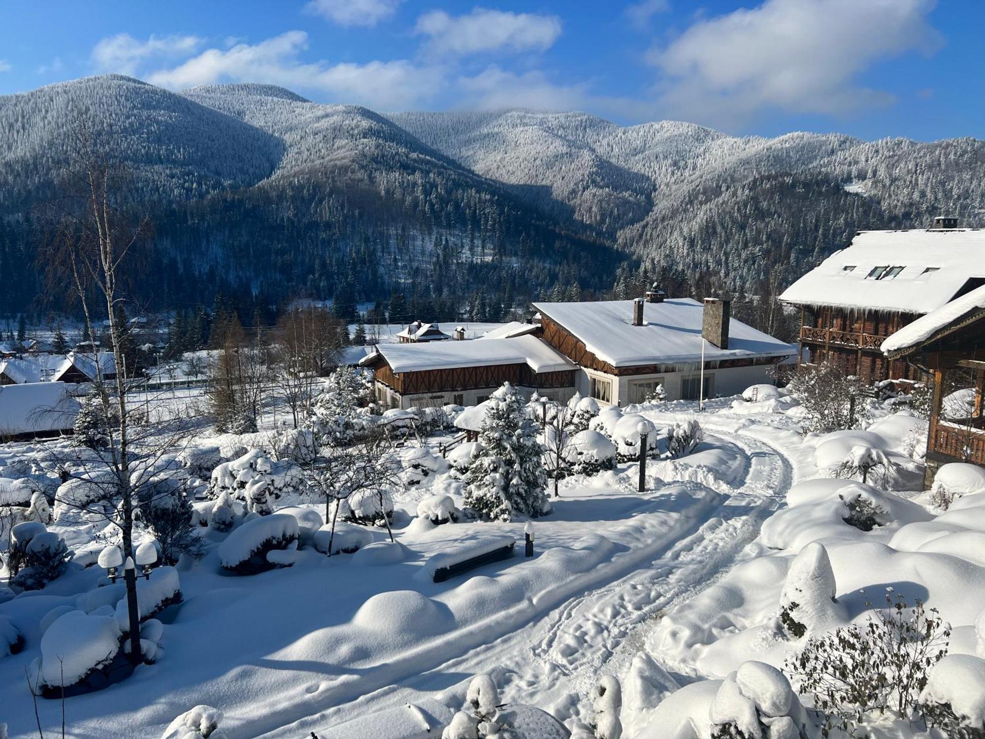 Korunka Hotell Tatariv Exteriör bild